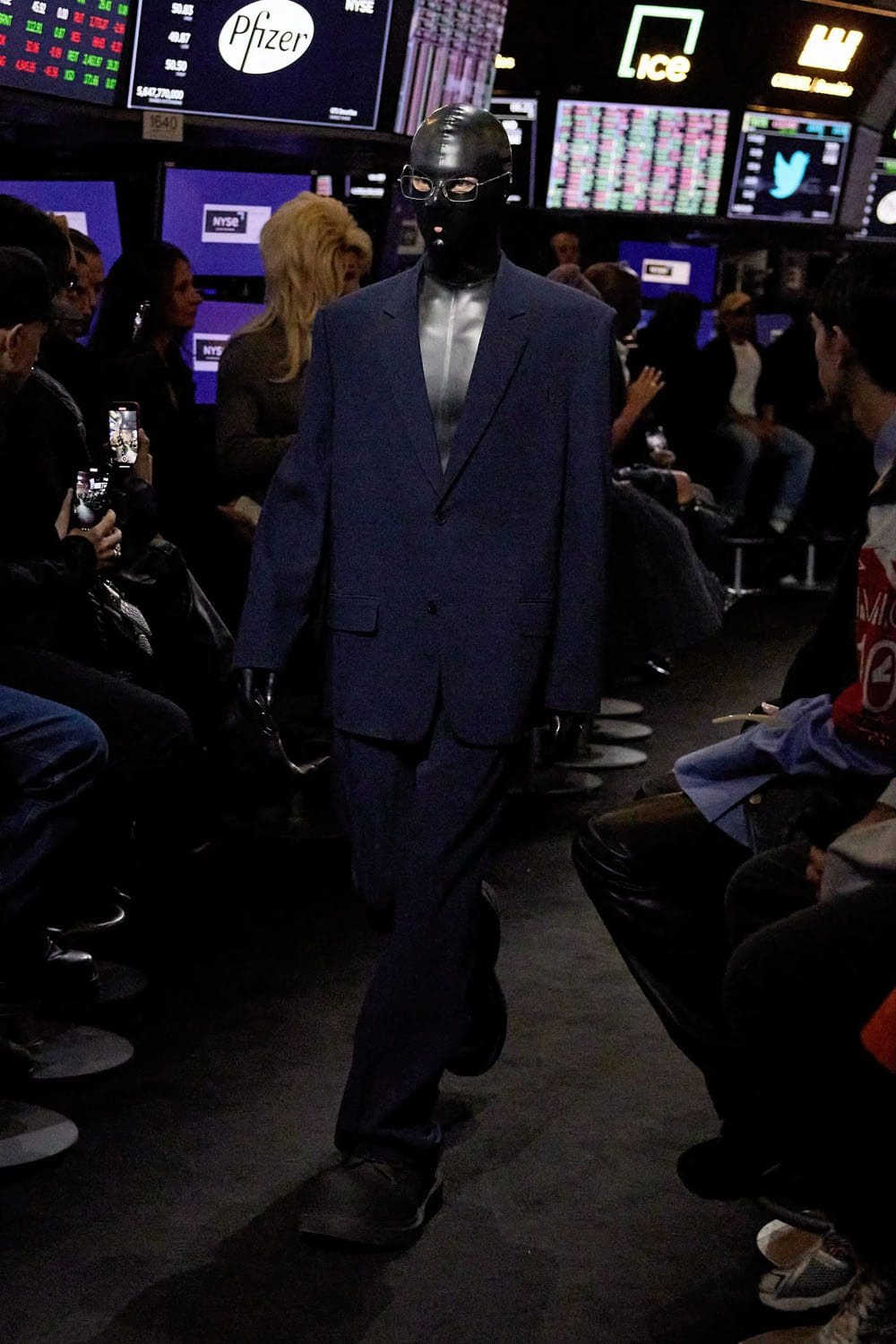 Balenciaga Resort 2023 New York Runway Revistas