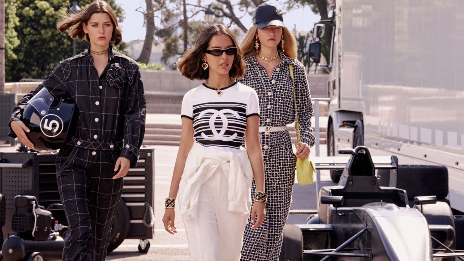 Chanel Cruise 2022 23 von Sofia und Roman Coppola, Fotos Melodie McDaniel runway Zeitschrift (7)
