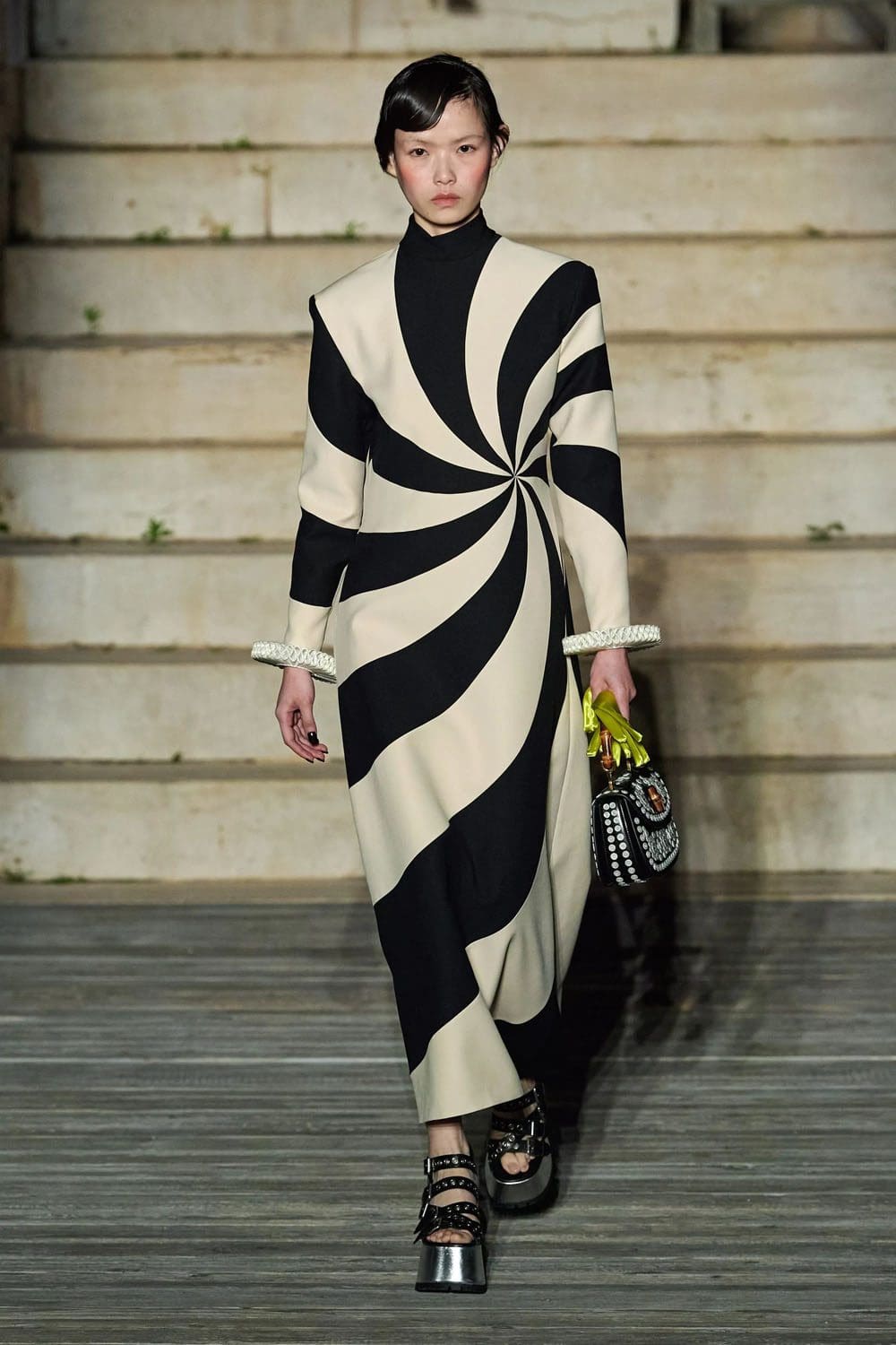 Gucci-Kreuzfahrt 2023 Resort runway Zeitschrift (53)