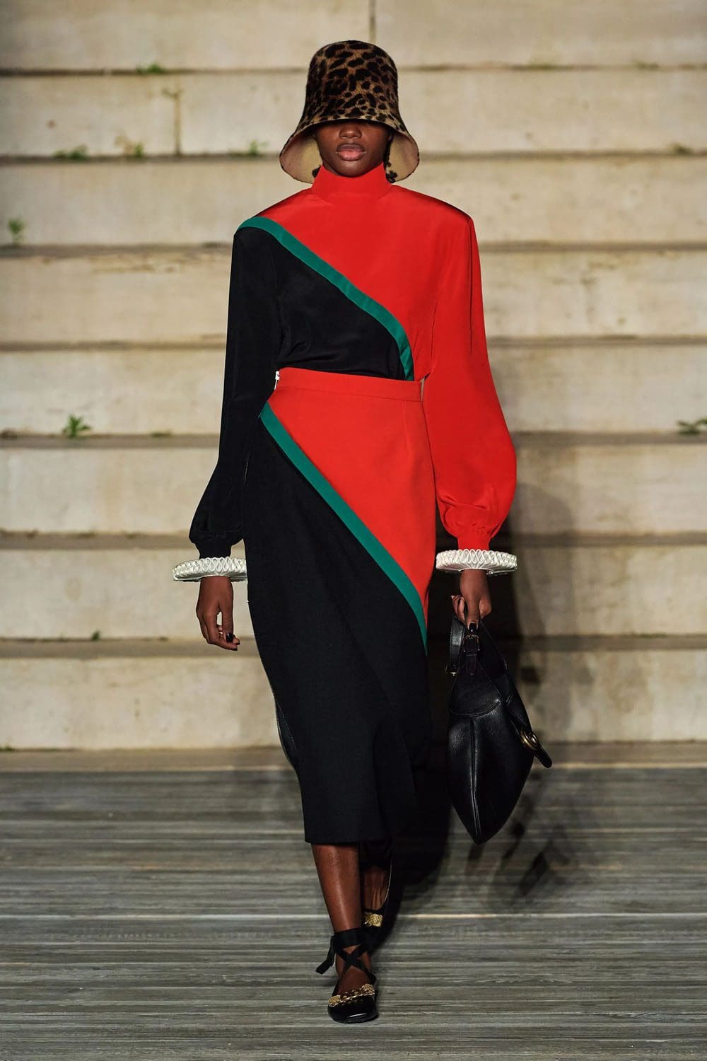 Gucci-Kreuzfahrt 2023 Resort runway Zeitschrift (9)