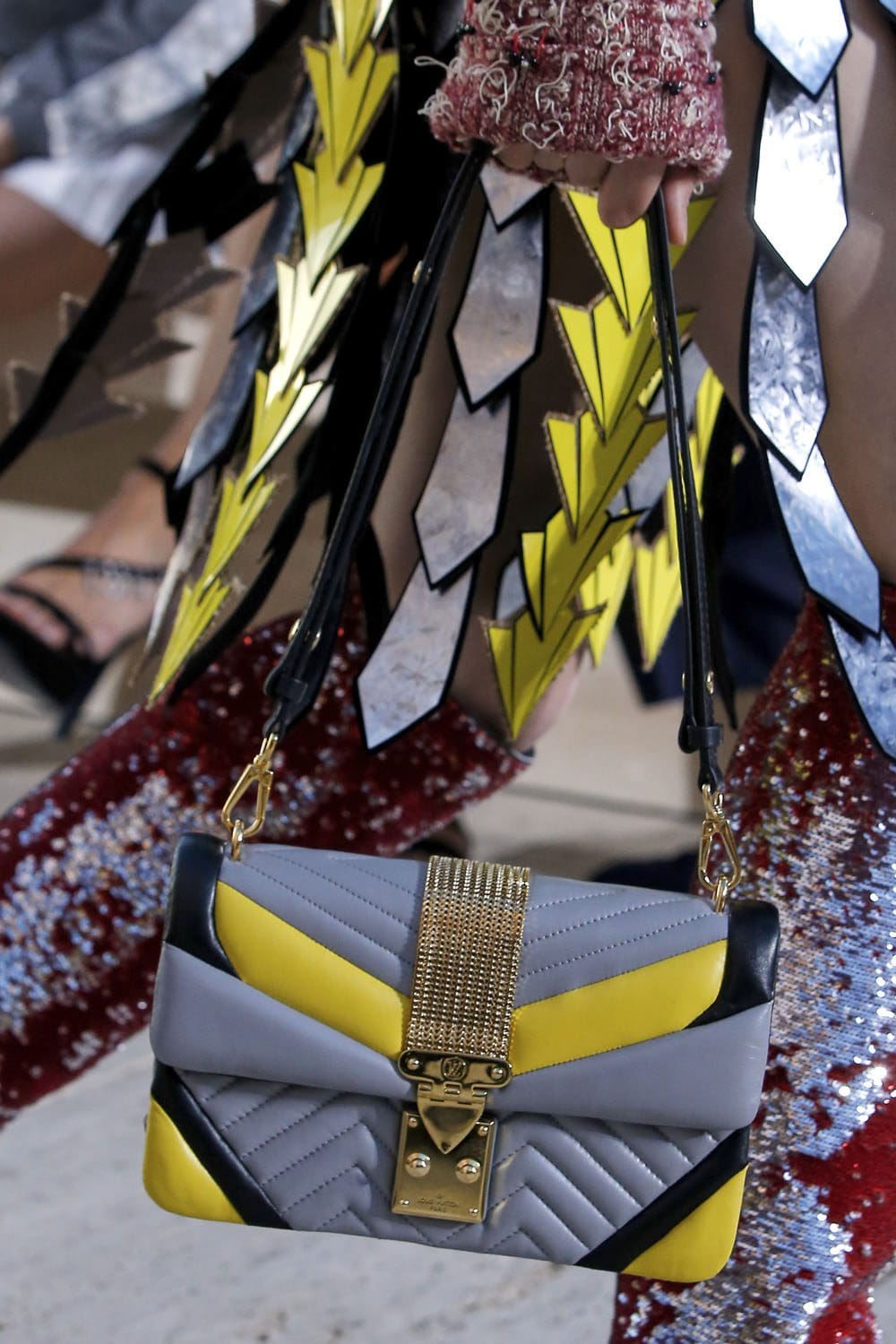 louis vuitton bags cruise resort 2023 runway magazine (12)