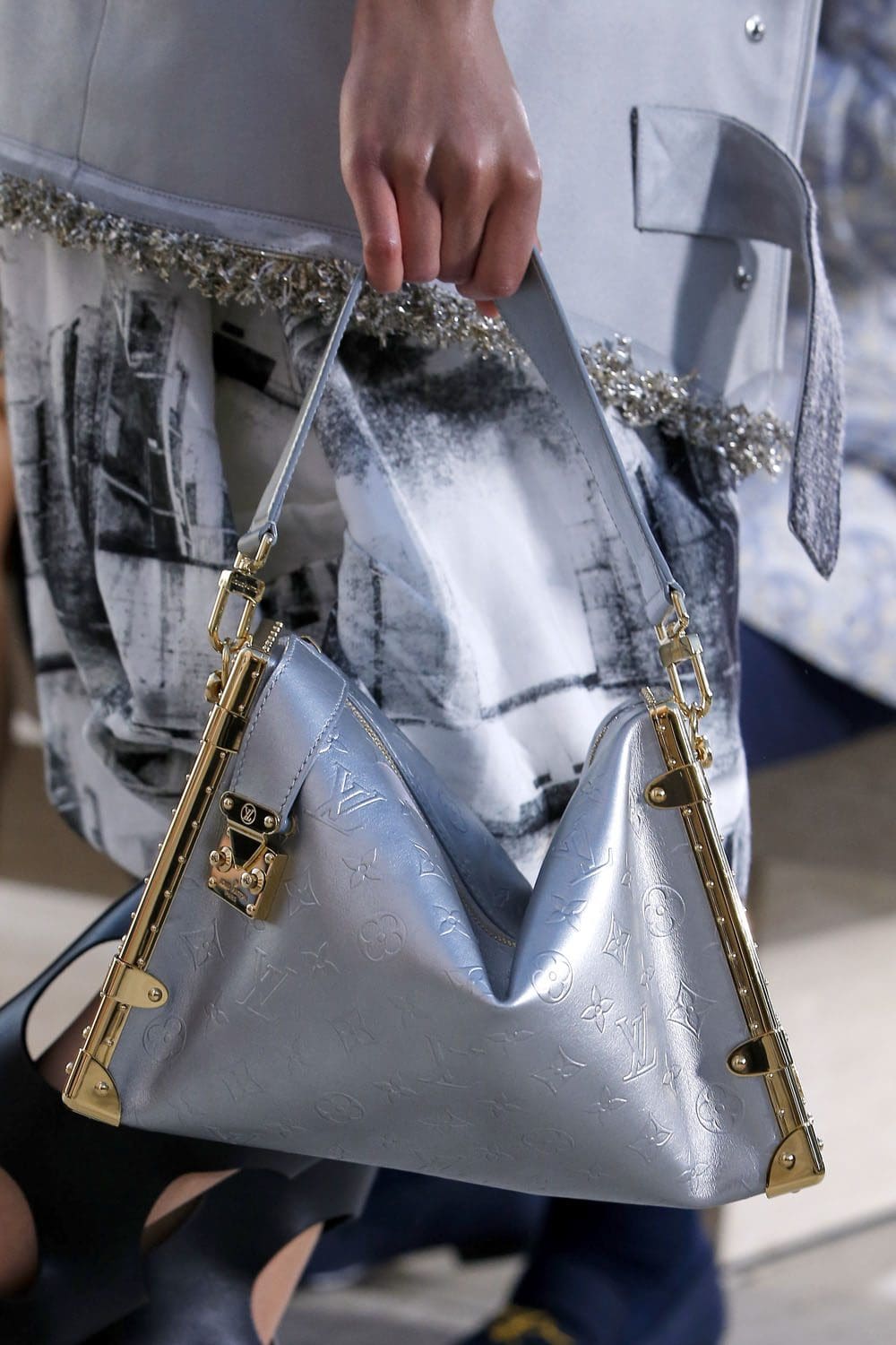 louis vuitton bags cruise resort 2023 runway magazine (16)