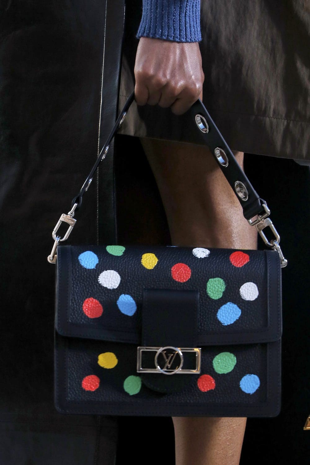 louis vuitton bags cruise resort 2023 runway magazine (18)