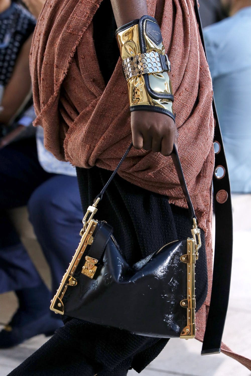 louis vuitton bags cruise resort 2023 runway magazine (2)