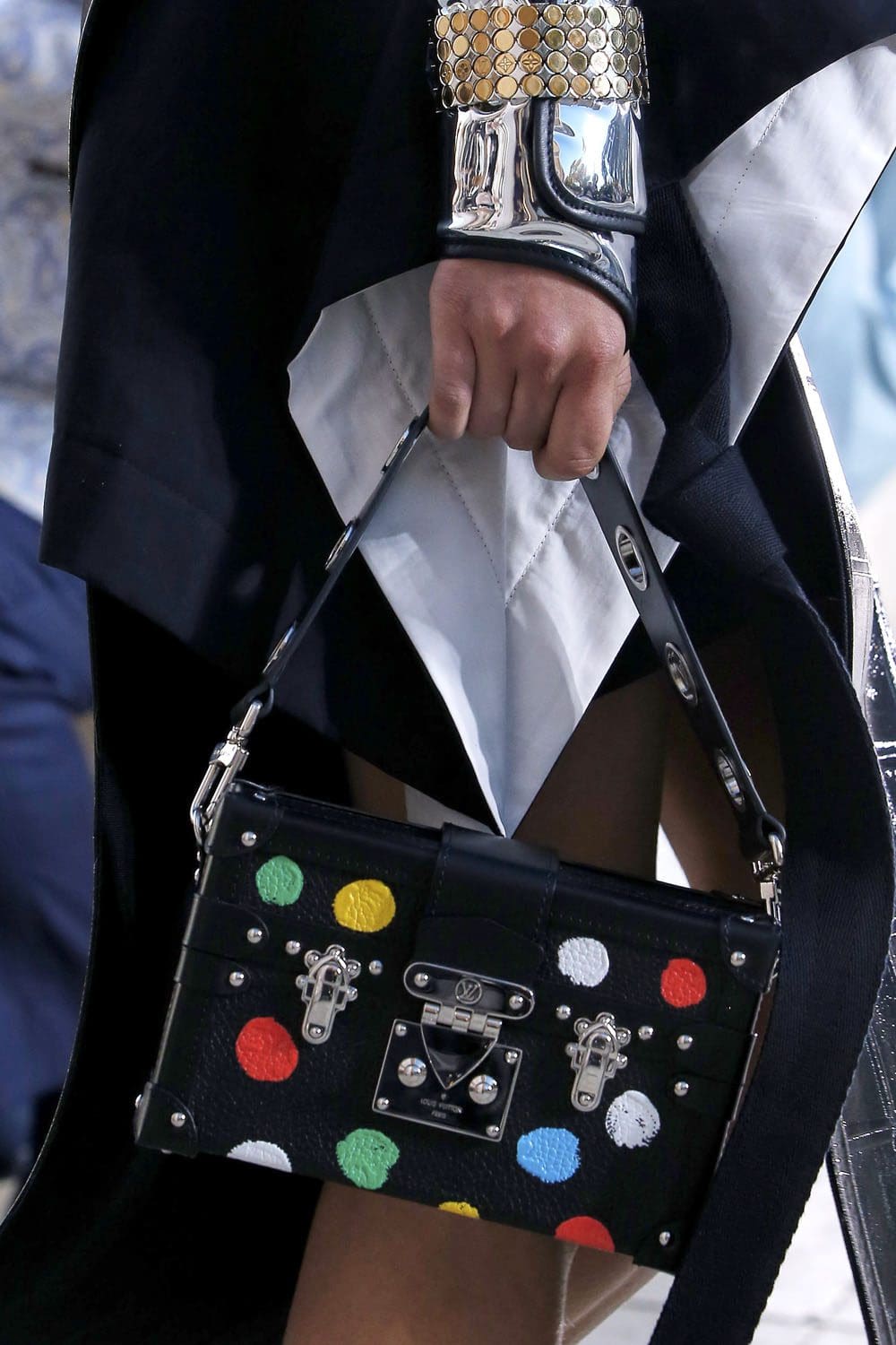 louis vuitton bags cruise resort 2023 runway magazine (22)