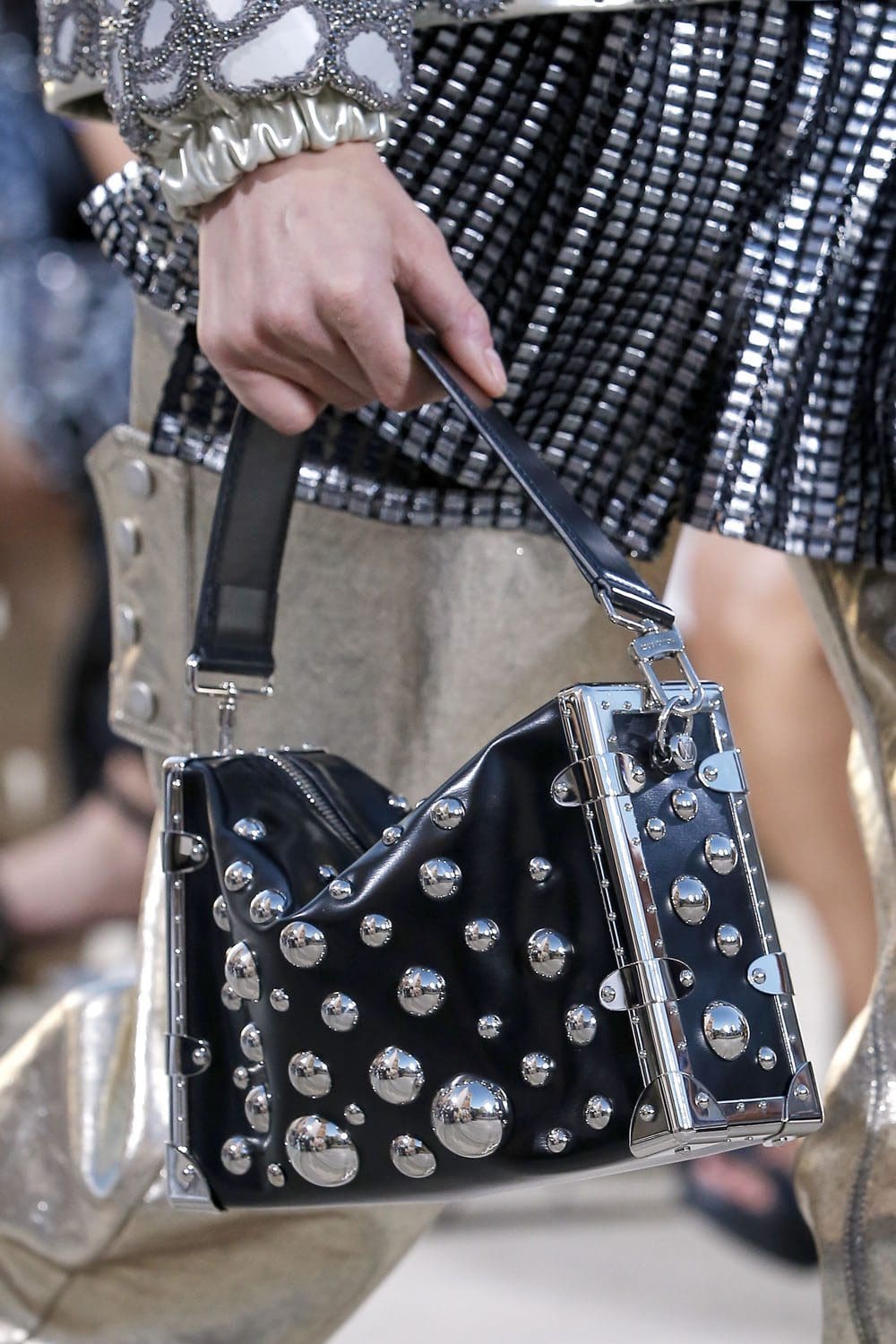 louis vuitton bags cruise resort 2023 runway magazine (26)