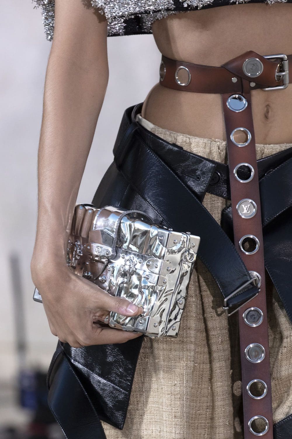 louis vuitton bags cruise resort 2023 runway magazine (36)