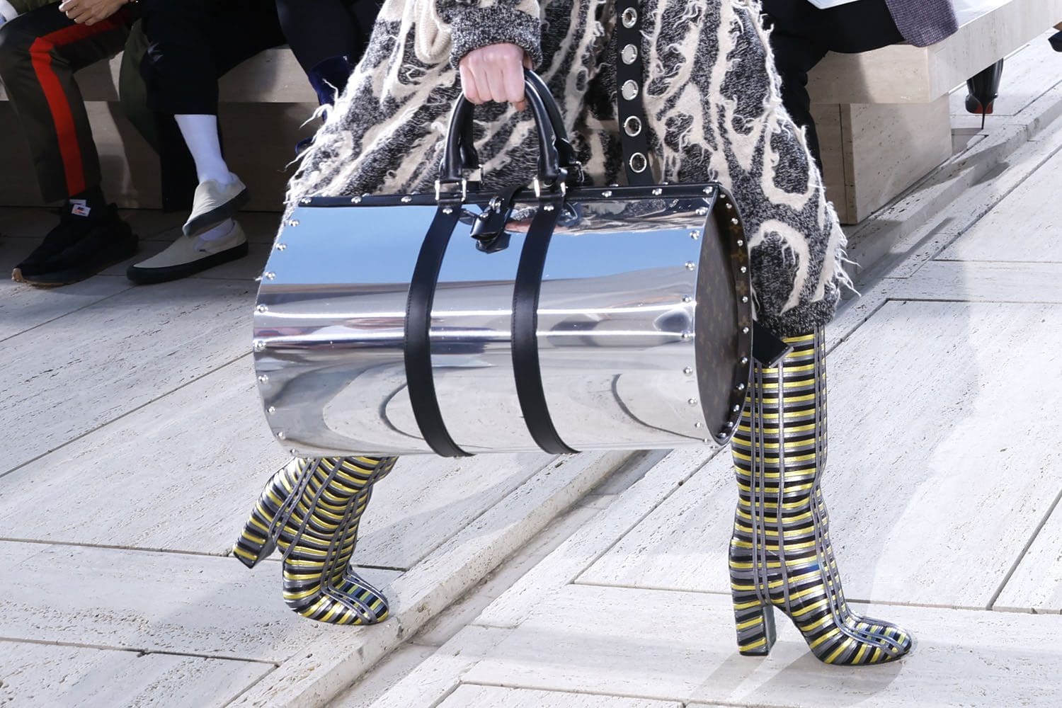 louis vuitton bags cruise resort 2023 runway magazine (37)