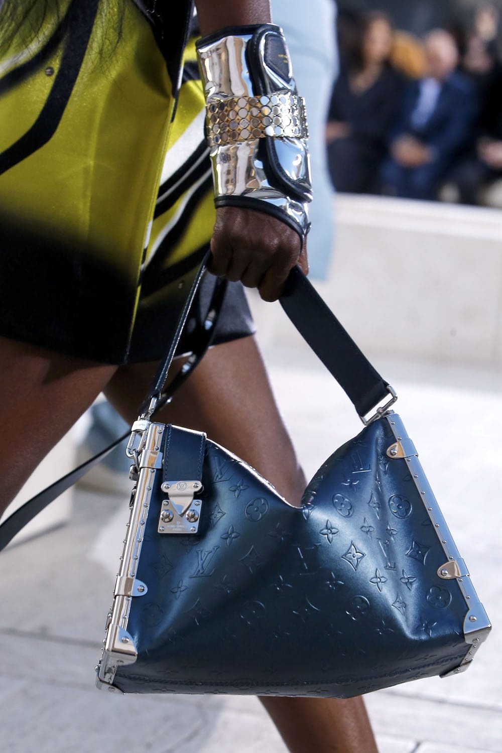 louis vuitton bags cruise resort 2023 runway magazine (4)