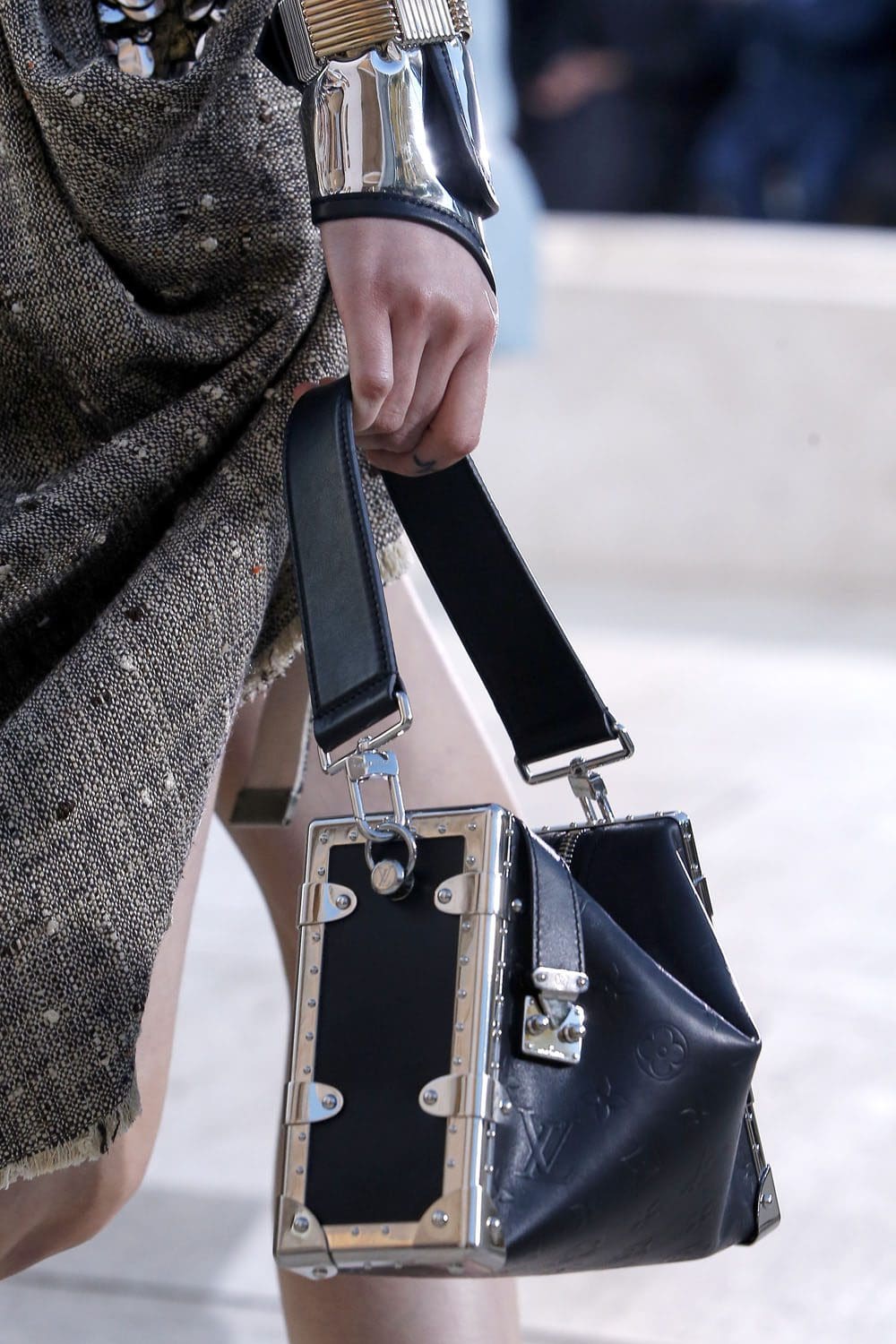 louis vuitton bags cruise resort 2023 runway magazine (5)