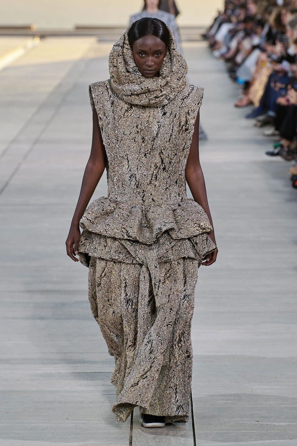 complejo de cruceros louis vuitton 2023 runway revista (1)