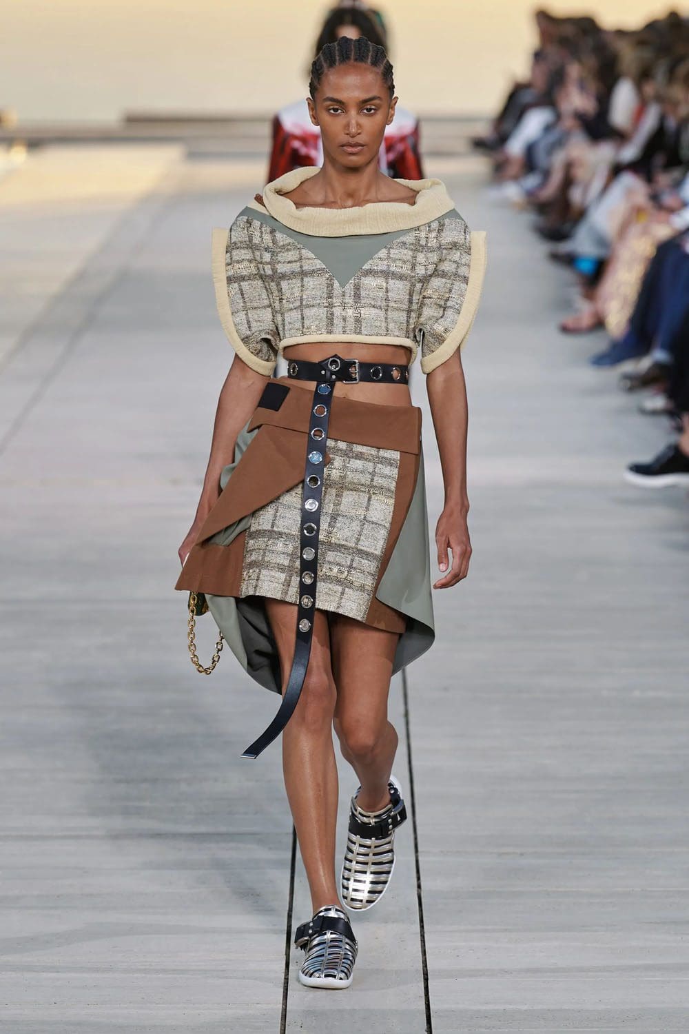 complejo de cruceros louis vuitton 2023 runway revista (17)