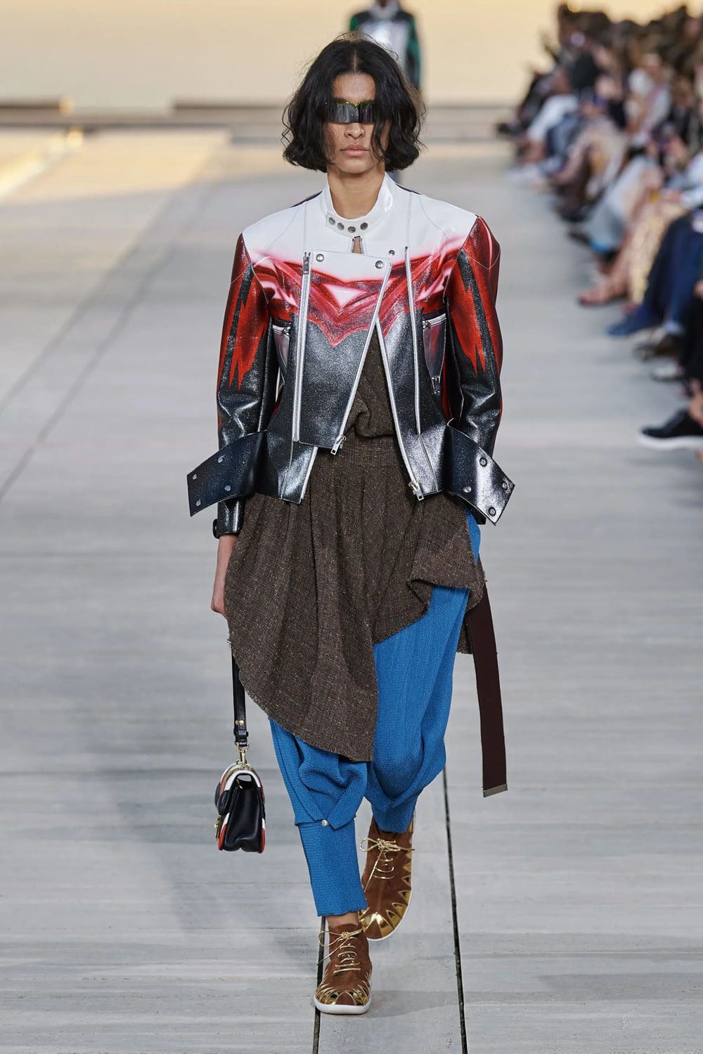 complejo de cruceros louis vuitton 2023 runway revista (18)