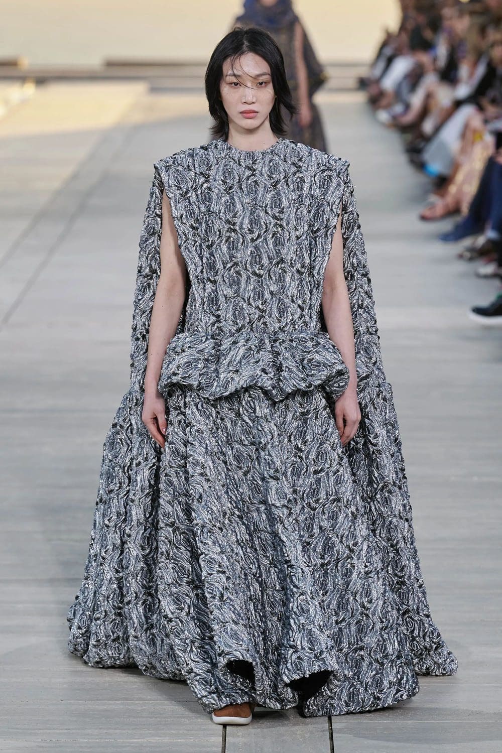 complejo de cruceros louis vuitton 2023 runway revista (2)