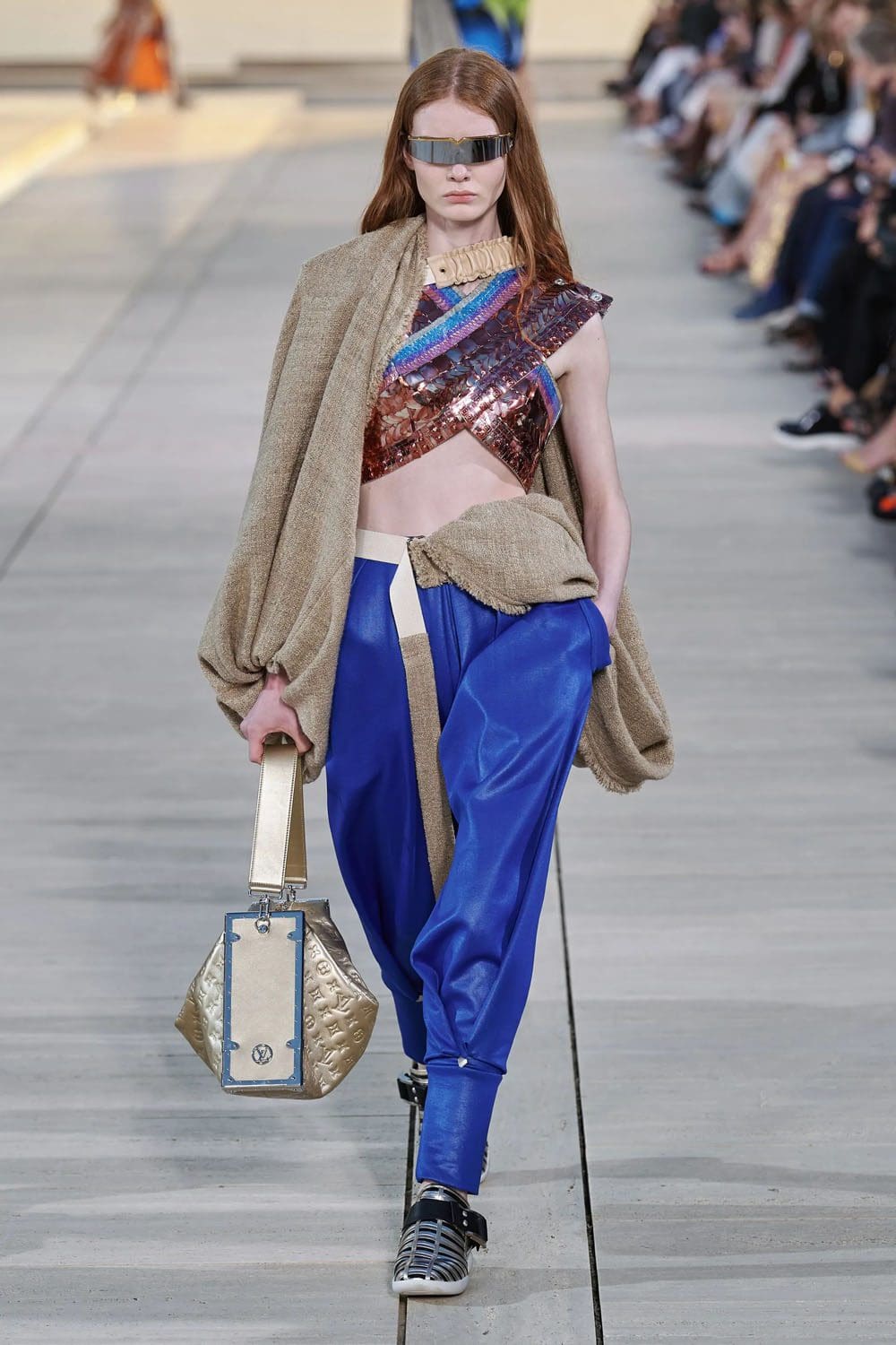 complejo de cruceros louis vuitton 2023 runway revista (20)