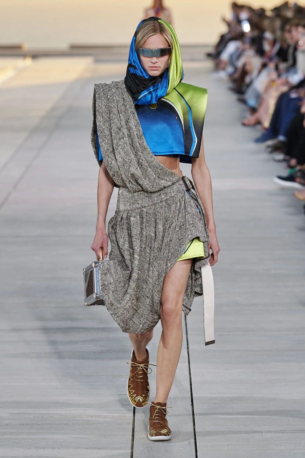 complejo de cruceros louis vuitton 2023 runway revista (21)