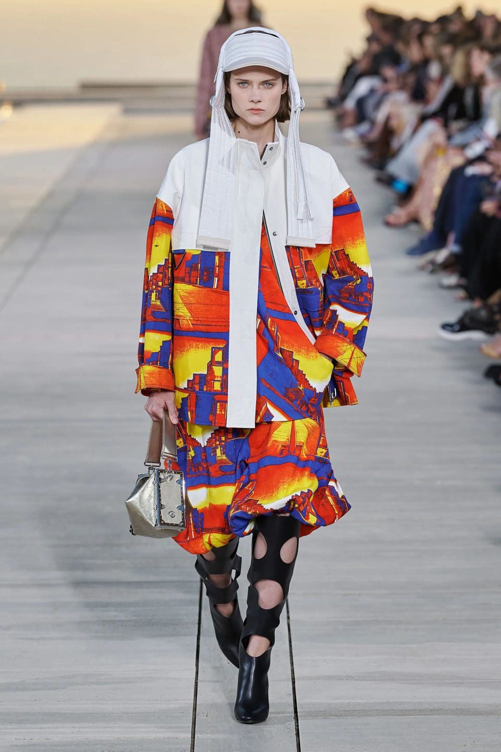 complejo de cruceros louis vuitton 2023 runway revista (23)