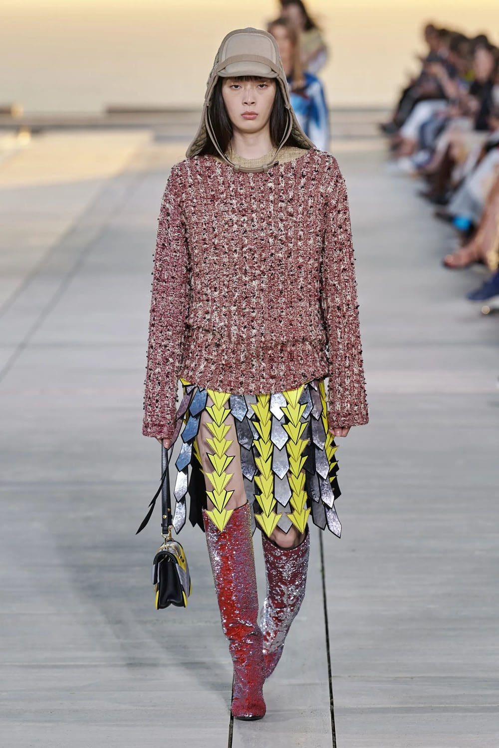 complejo de cruceros louis vuitton 2023 runway revista (24)