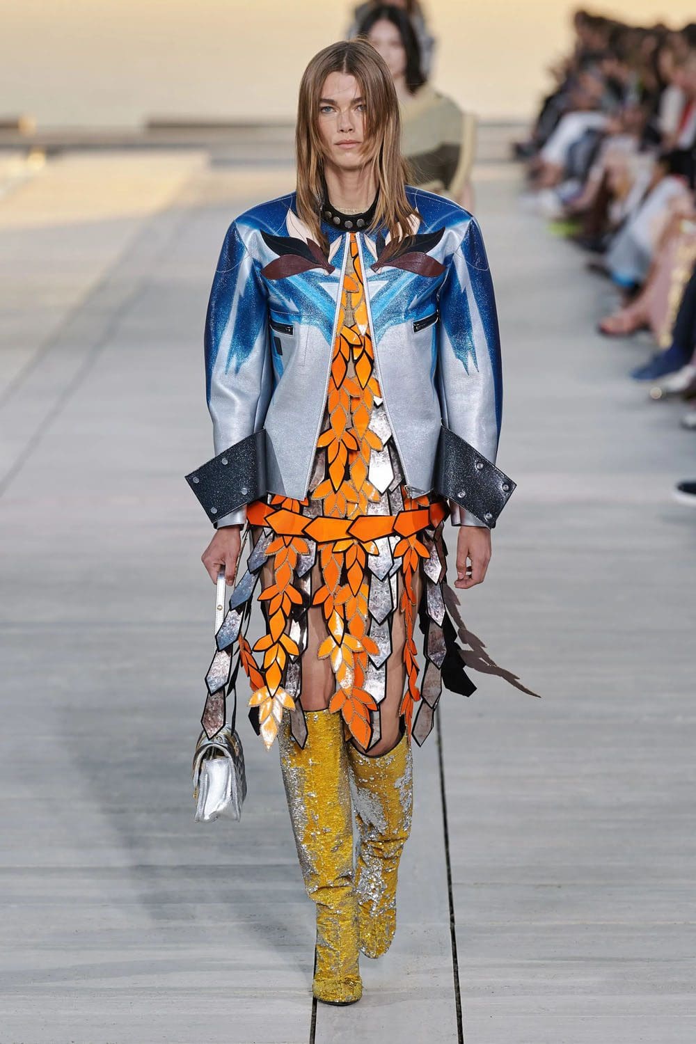 complejo de cruceros louis vuitton 2023 runway revista (25)