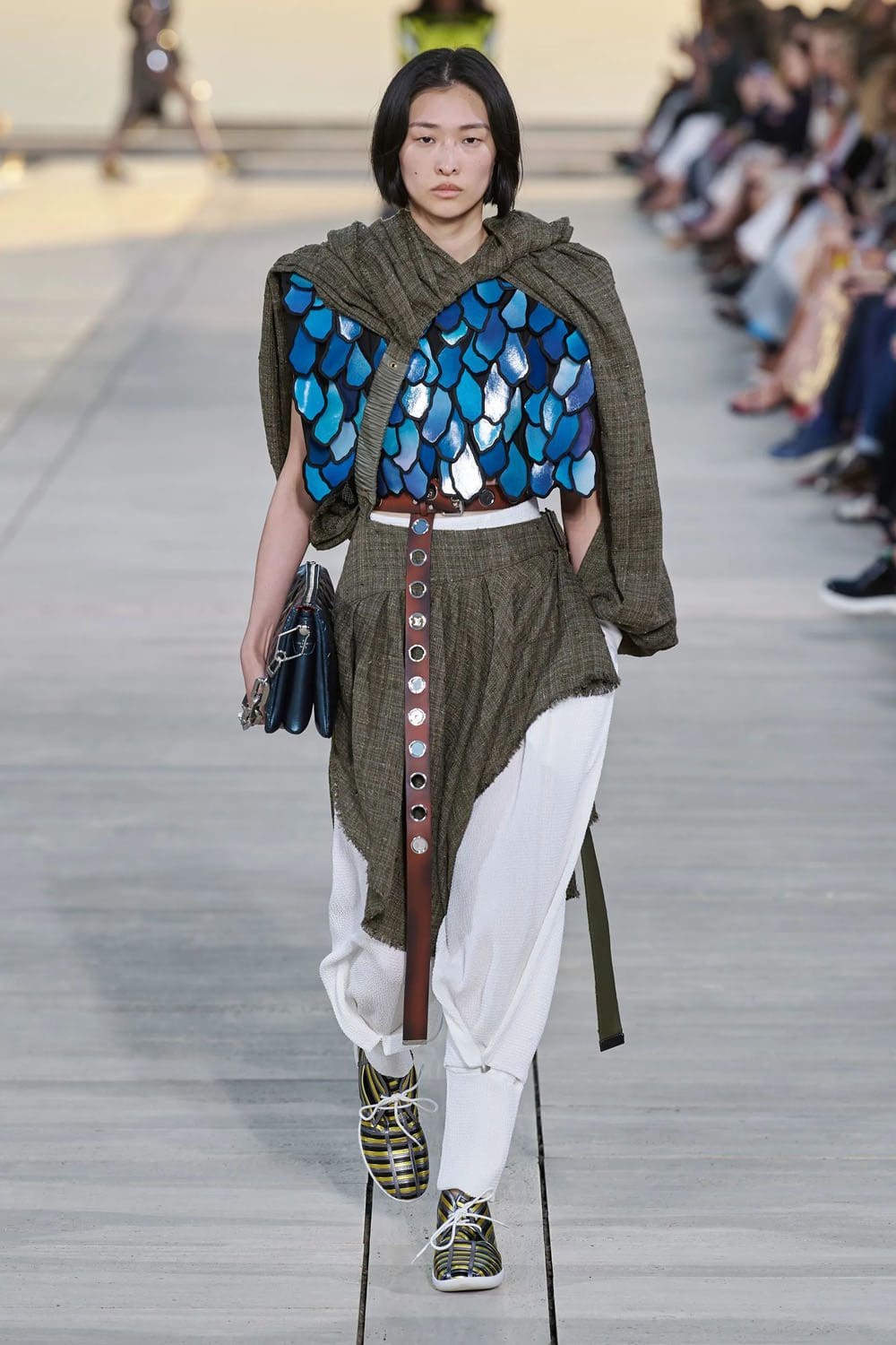 complejo de cruceros louis vuitton 2023 runway revista (7)