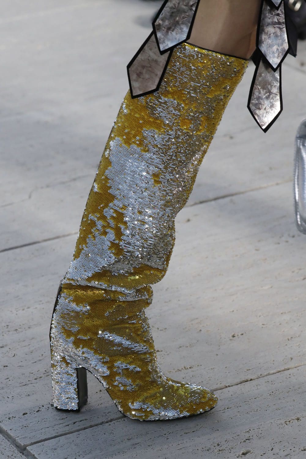 louis vuitton shoes cruise resort 2023 runway magazine (13)