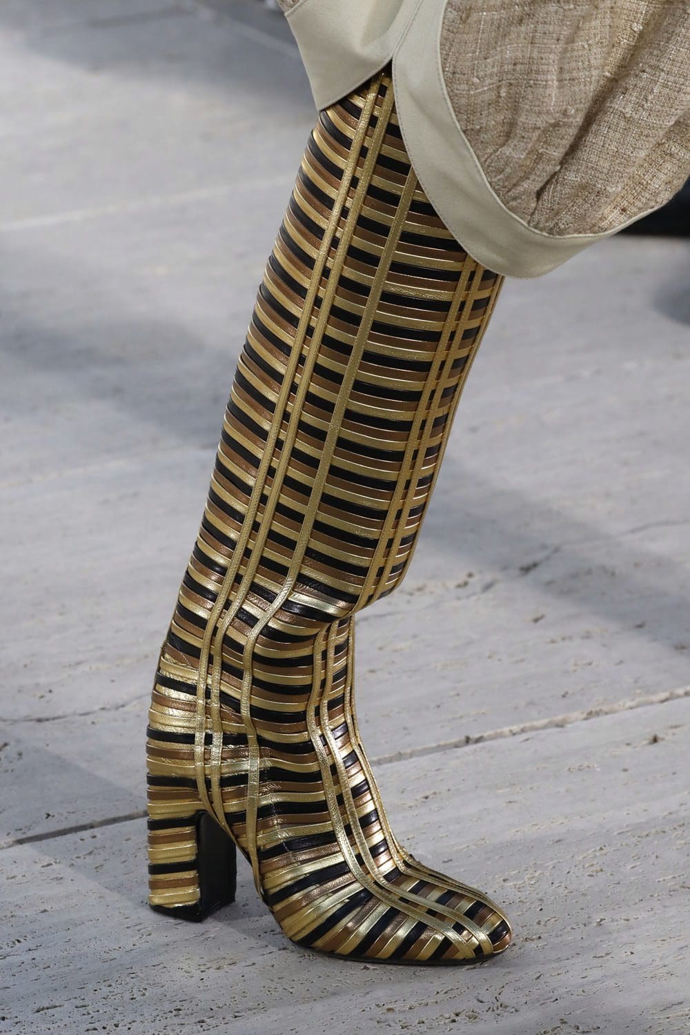 louis vuitton shoes cruise resort 2023 runway magazine (14)