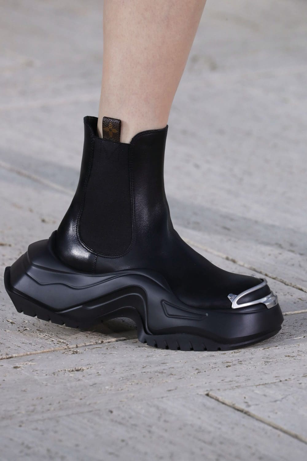 louis vuitton shoes cruise resort 2023 runway magazine (15)