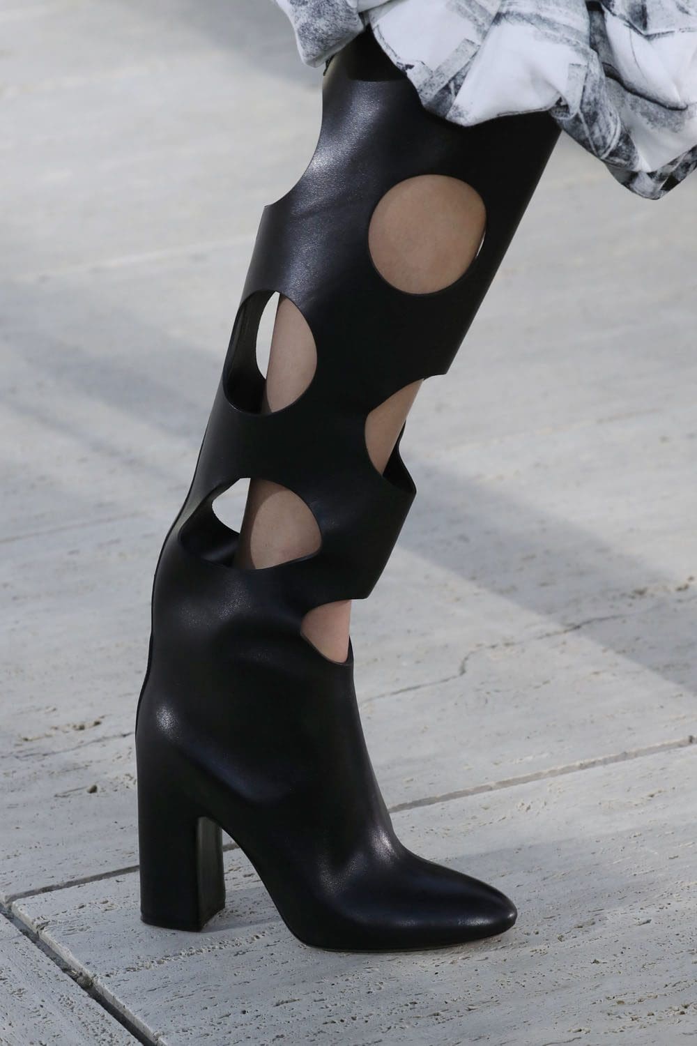 louis vuitton shoes cruise resort 2023 runway magazine (16)