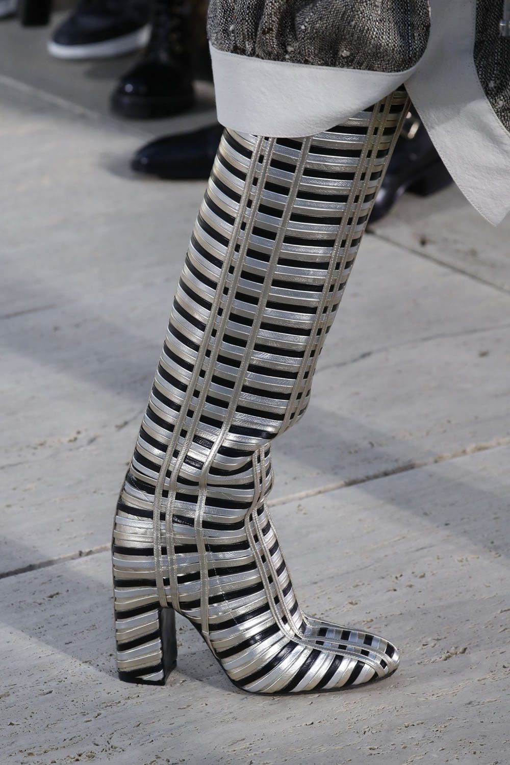 louis vuitton shoes cruise resort 2023 runway magazine (17)