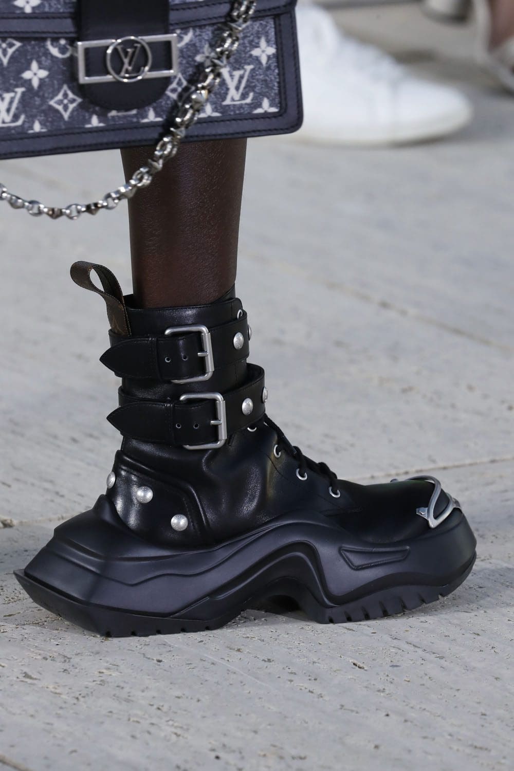 louis vuitton shoes cruise resort 2023 runway magazine (18)