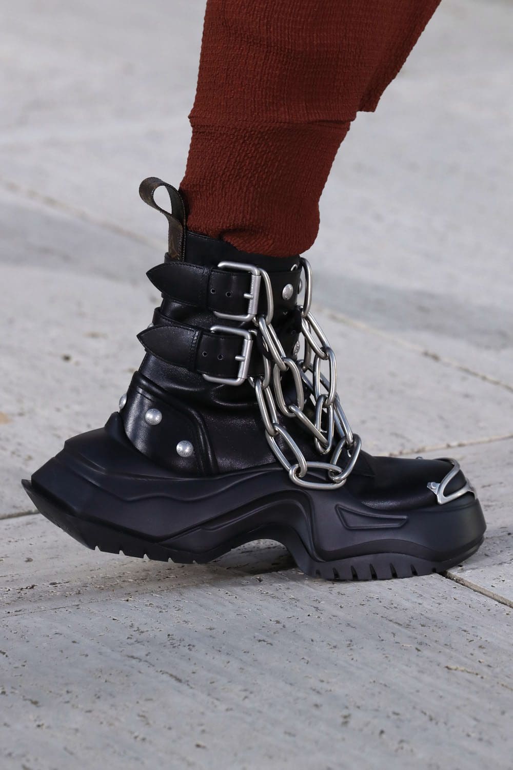louis vuitton shoes cruise resort 2023 runway magazine (19)