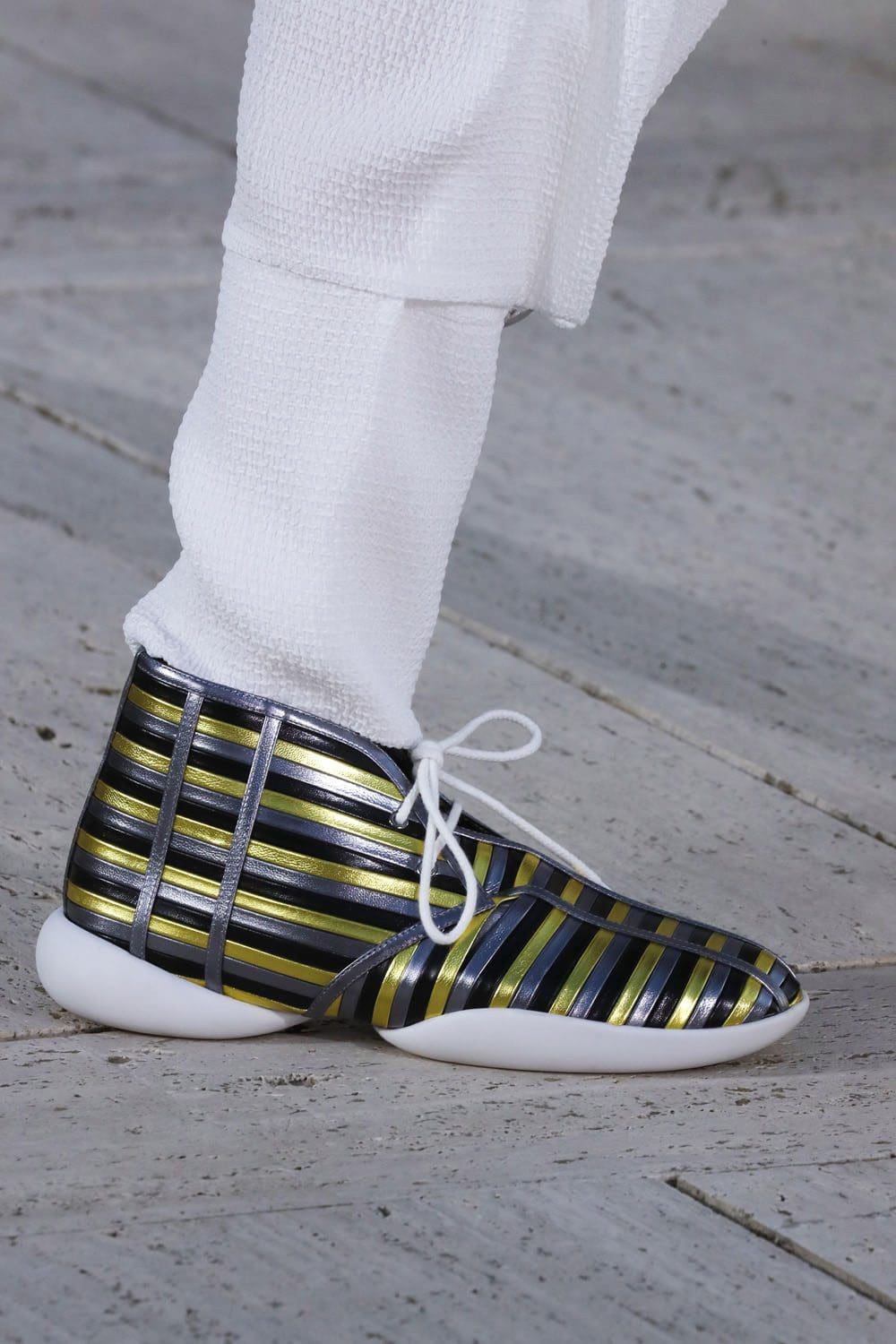 louis vuitton shoes cruise resort 2023 runway magazine (2)