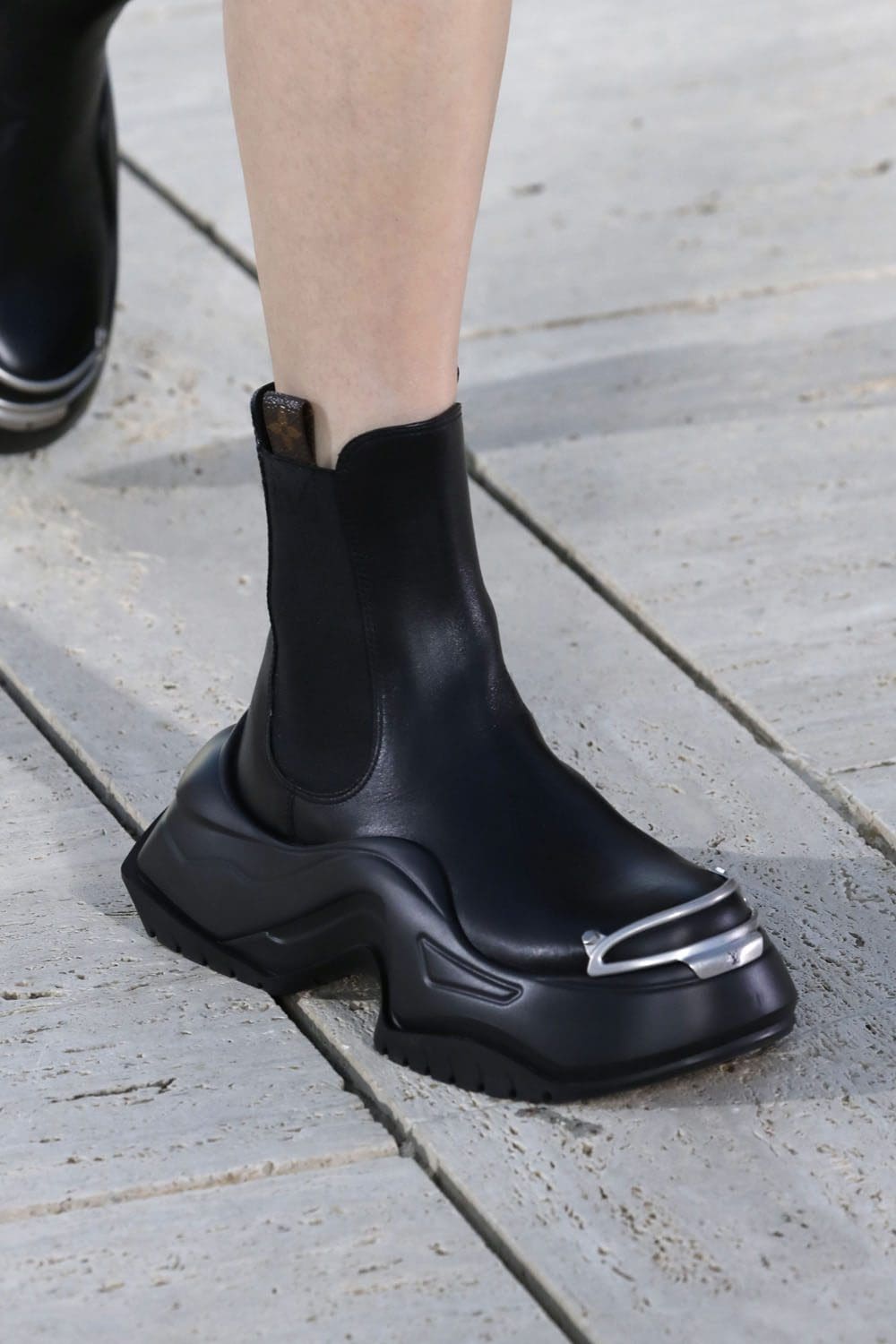 louis vuitton shoes cruise resort 2023 runway magazine (20)