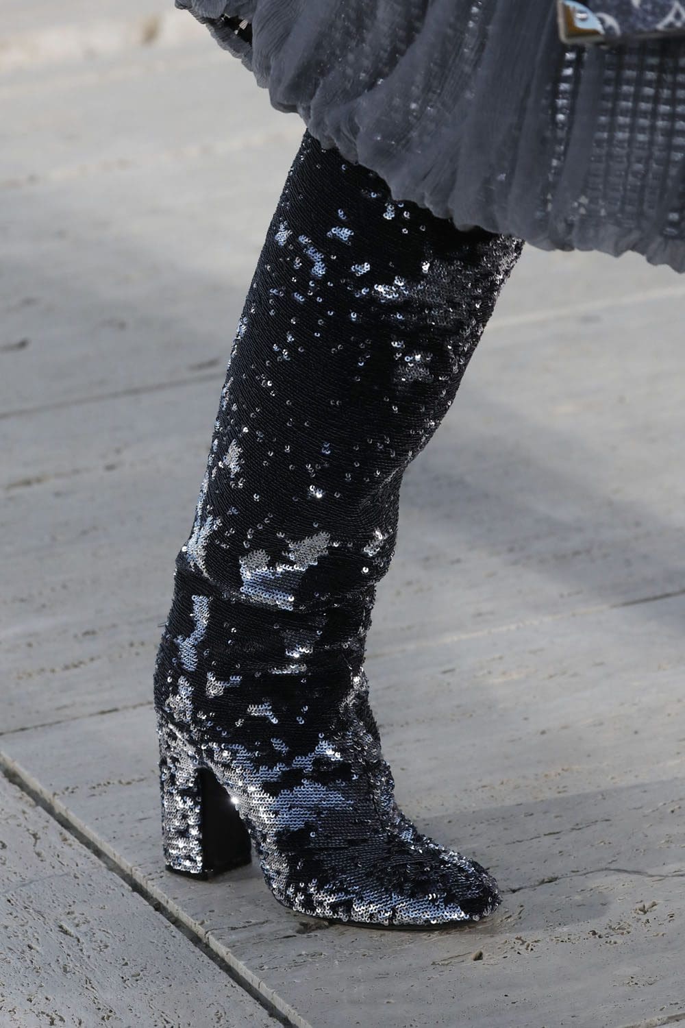 louis vuitton shoes cruise resort 2023 runway magazine (24)