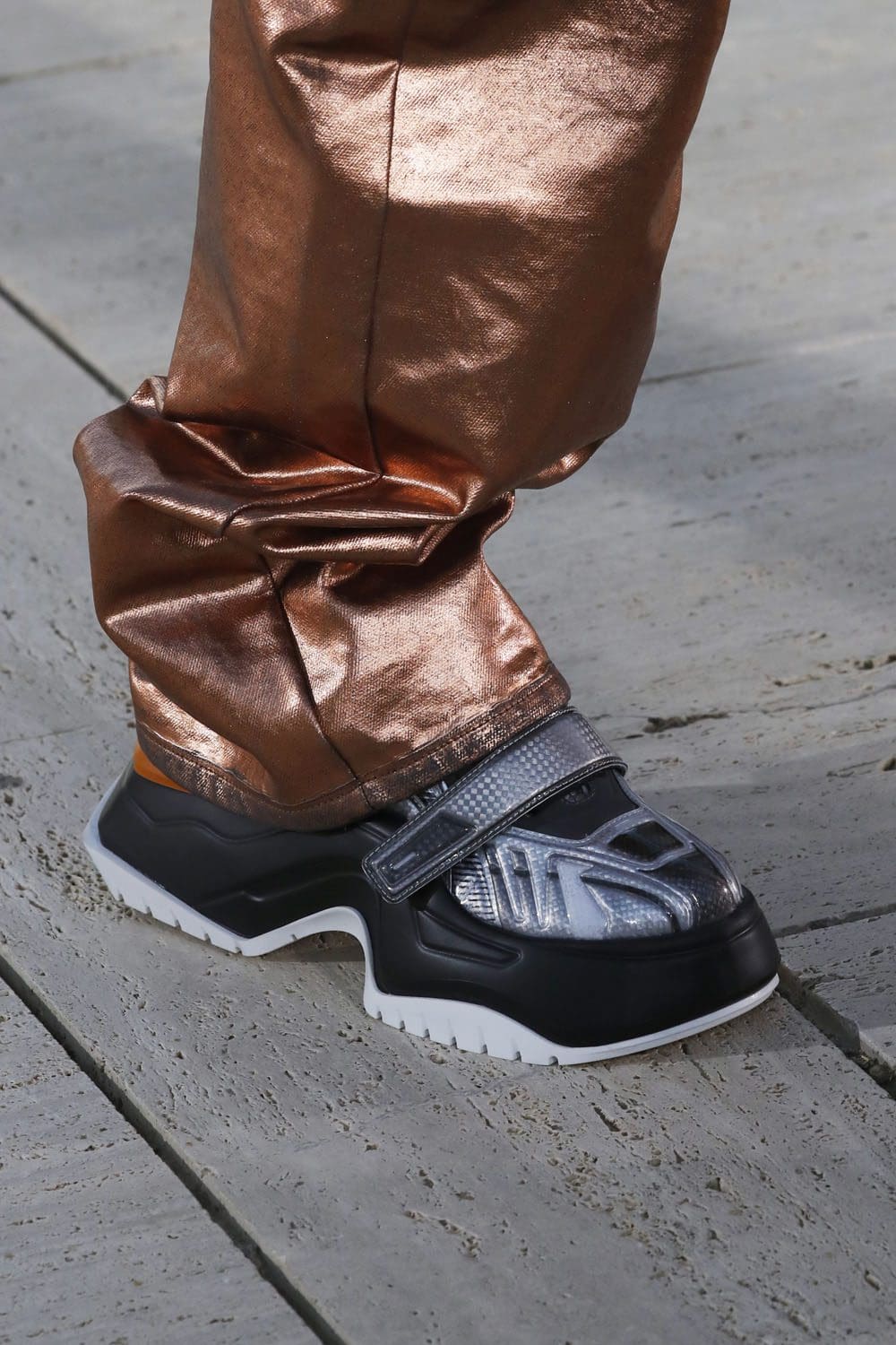 louis vuitton shoes cruise resort 2023 runway magazine (27)