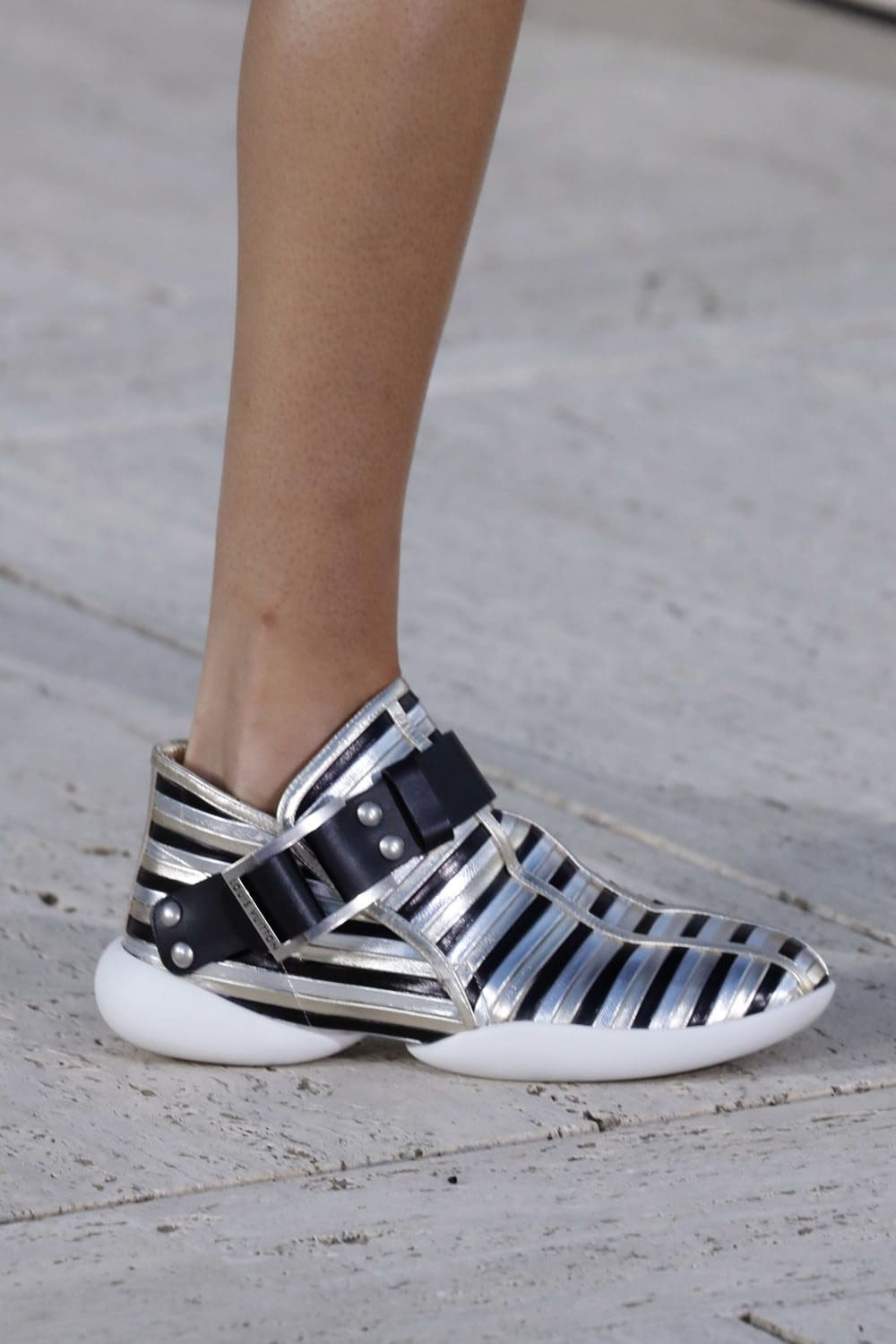louis vuitton shoes cruise resort 2023 runway magazine (3)
