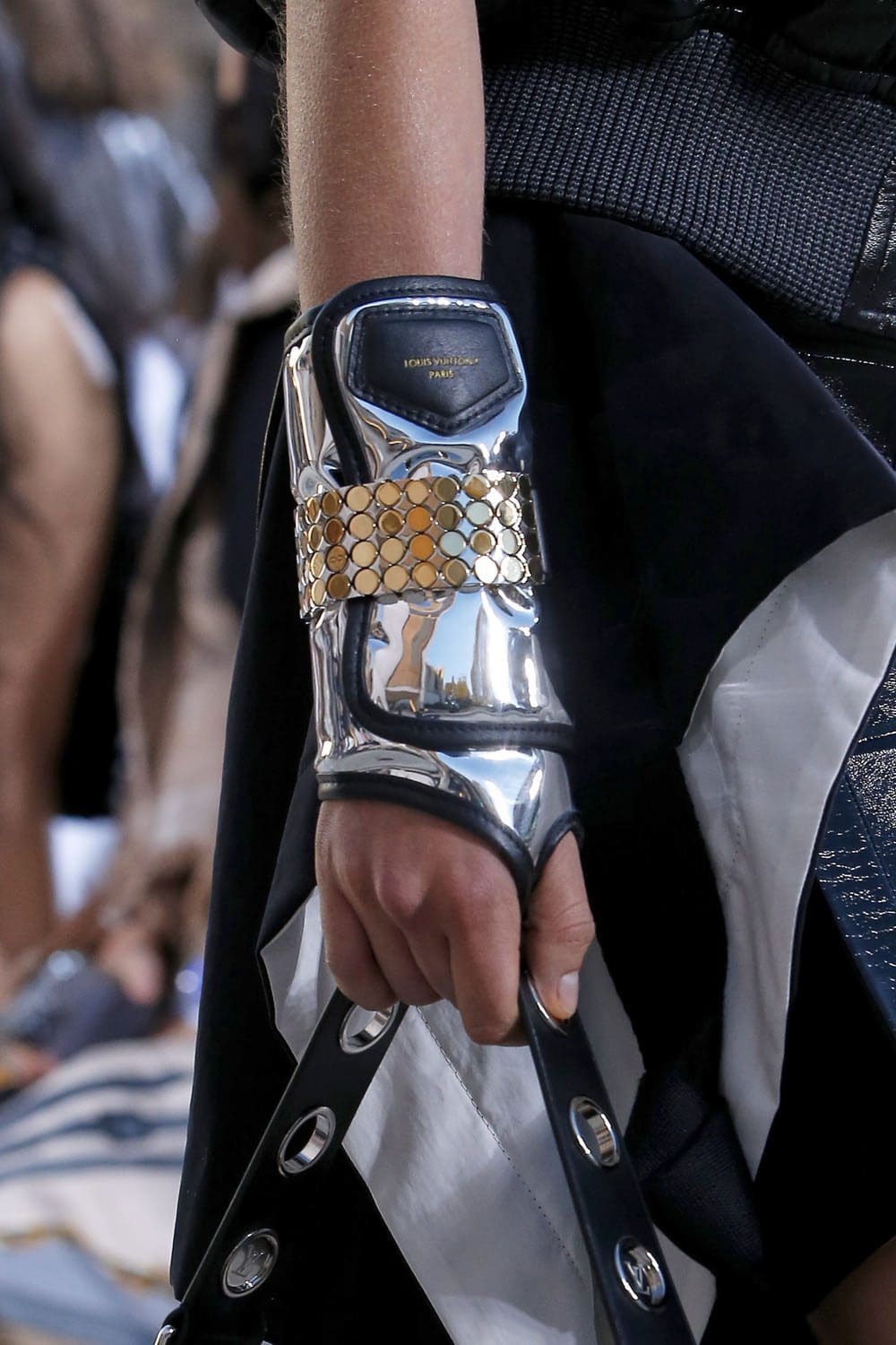 louis vuitton splint accessoires cruise resort 2023 runway magazine (3)