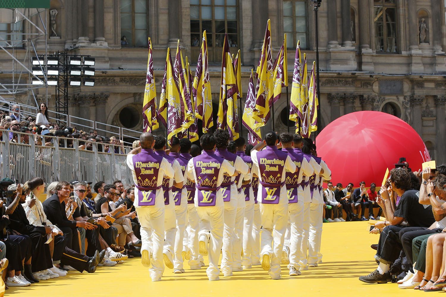 Louis Vuitton Printemps Été 2023 Finale Hommes Runway Magazine