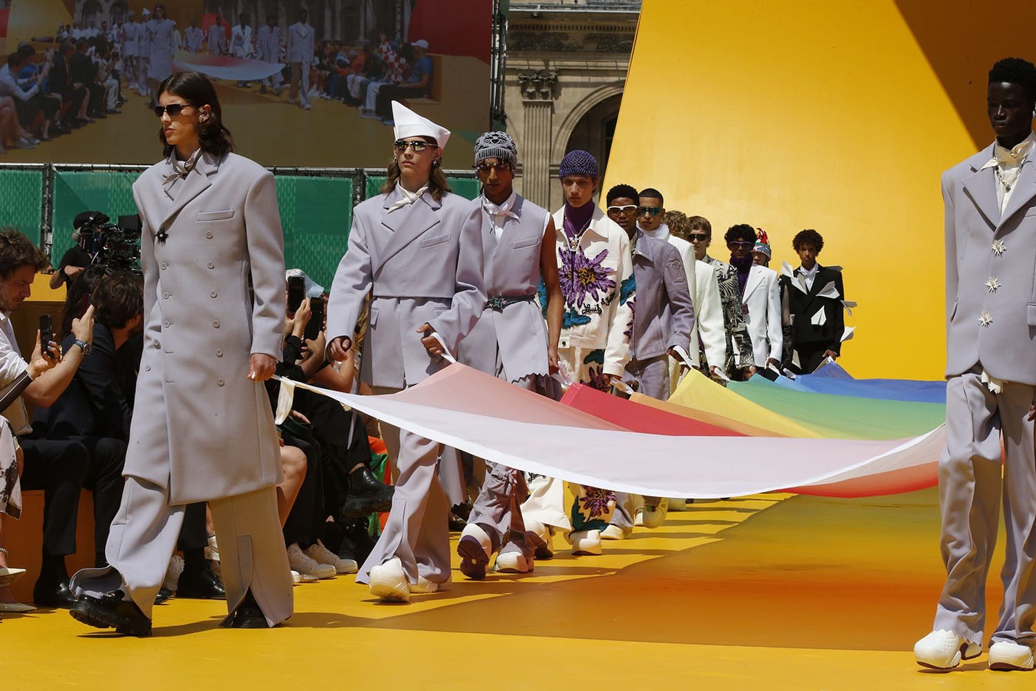 Louis Vuitton Printemps Été 2023 Finale Hommes Runway Magazine