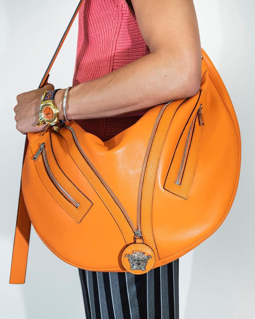 Versace Herren Frühling Sommer 2023 Runway Magazin Nahaufnahme