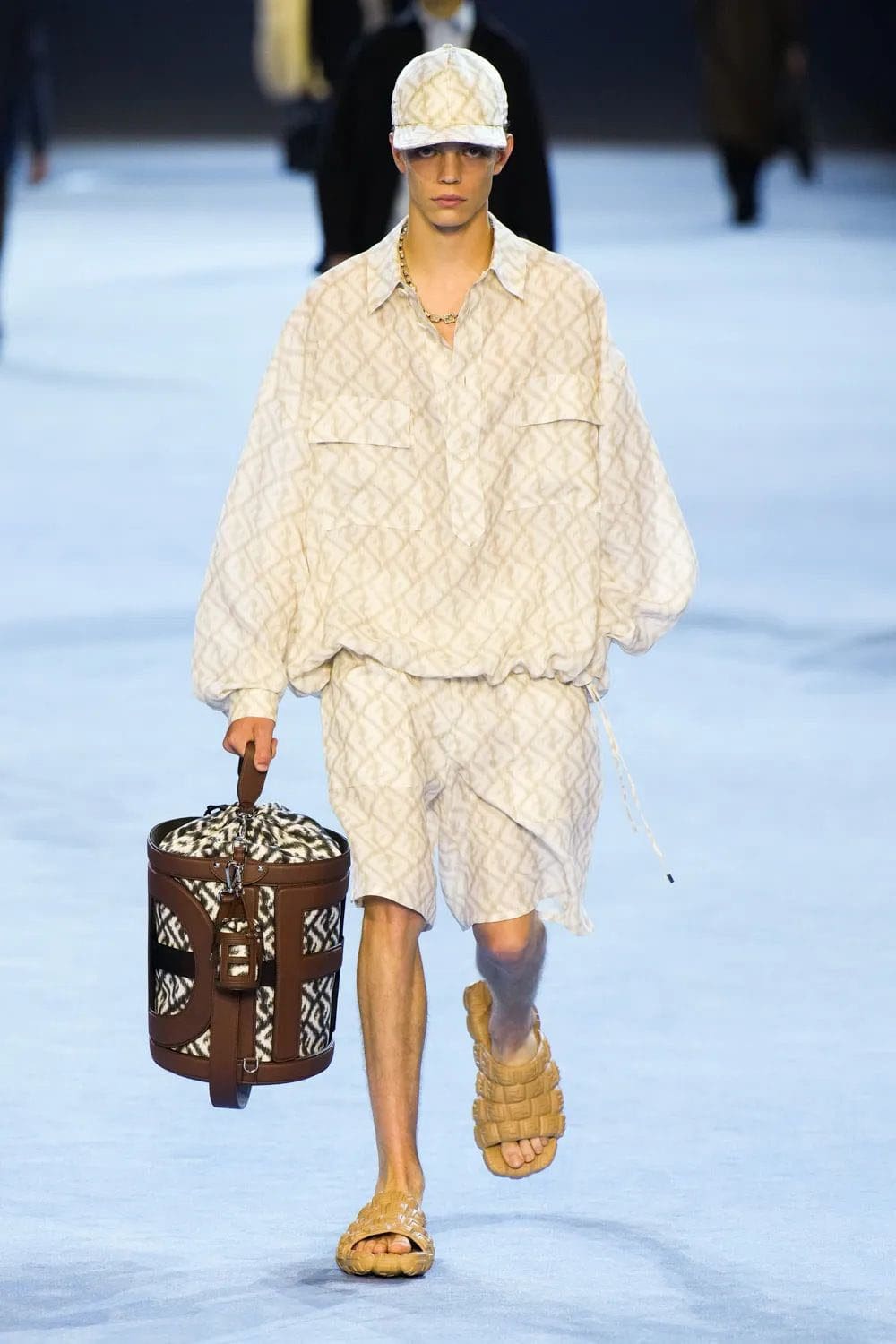 フェンディ メンズ 春夏 2023 Runway 雑誌