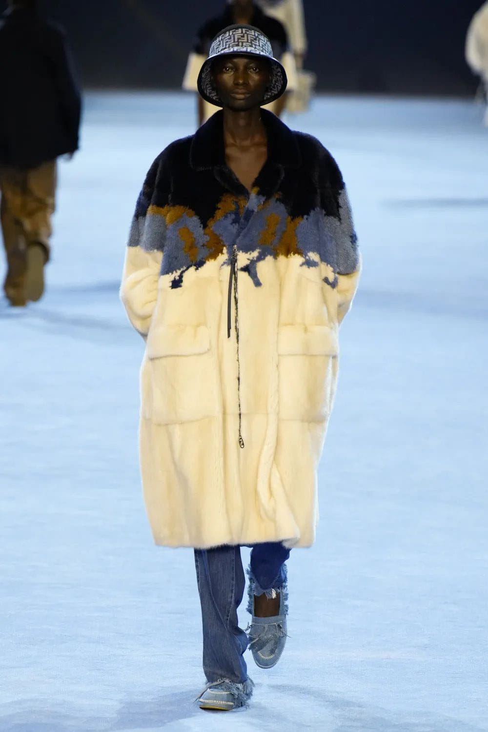 フェンディ メンズ 春夏 2023 Runway 雑誌