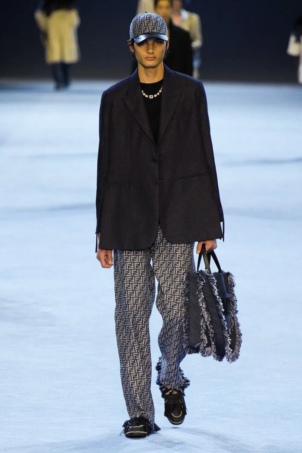 フェンディ メンズ 春夏 2023 Runway 雑誌