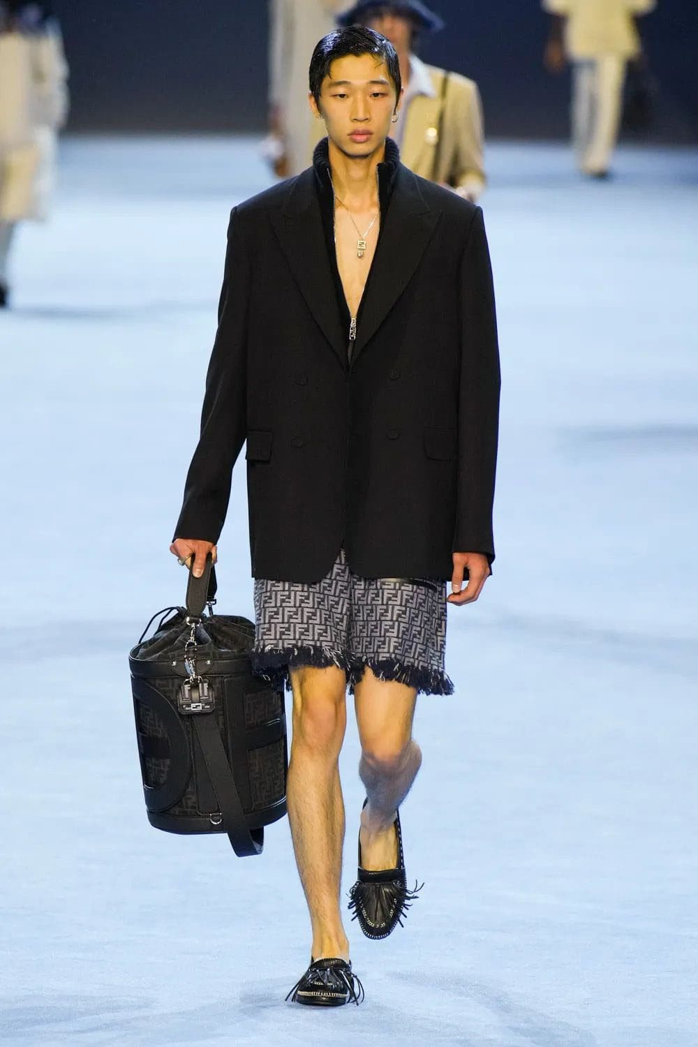 フェンディ メンズ 春夏 2023 Runway 雑誌