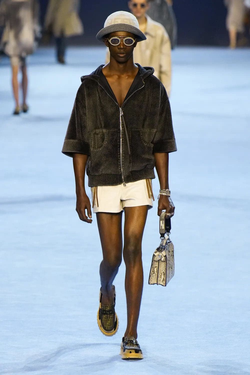 フェンディ メンズ 春夏 2023 Runway 雑誌