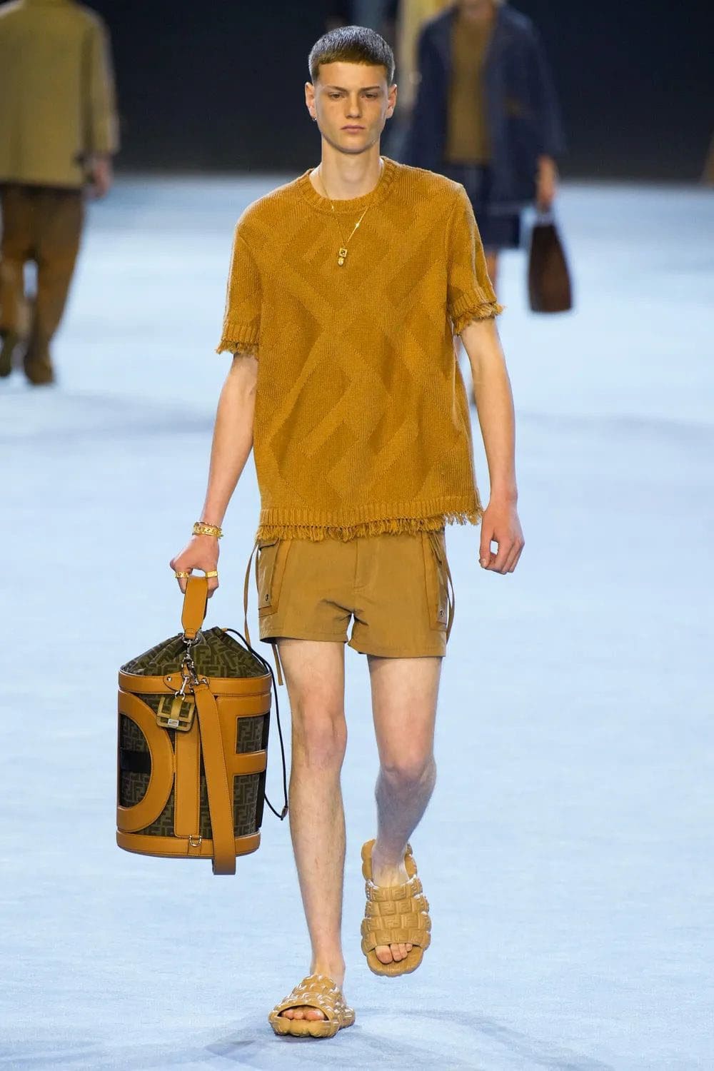 フェンディ メンズ 春夏 2023 Runway 雑誌