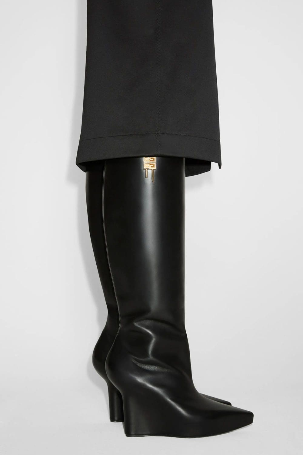 Hôtel Givenchy 2023 Runway Magazine