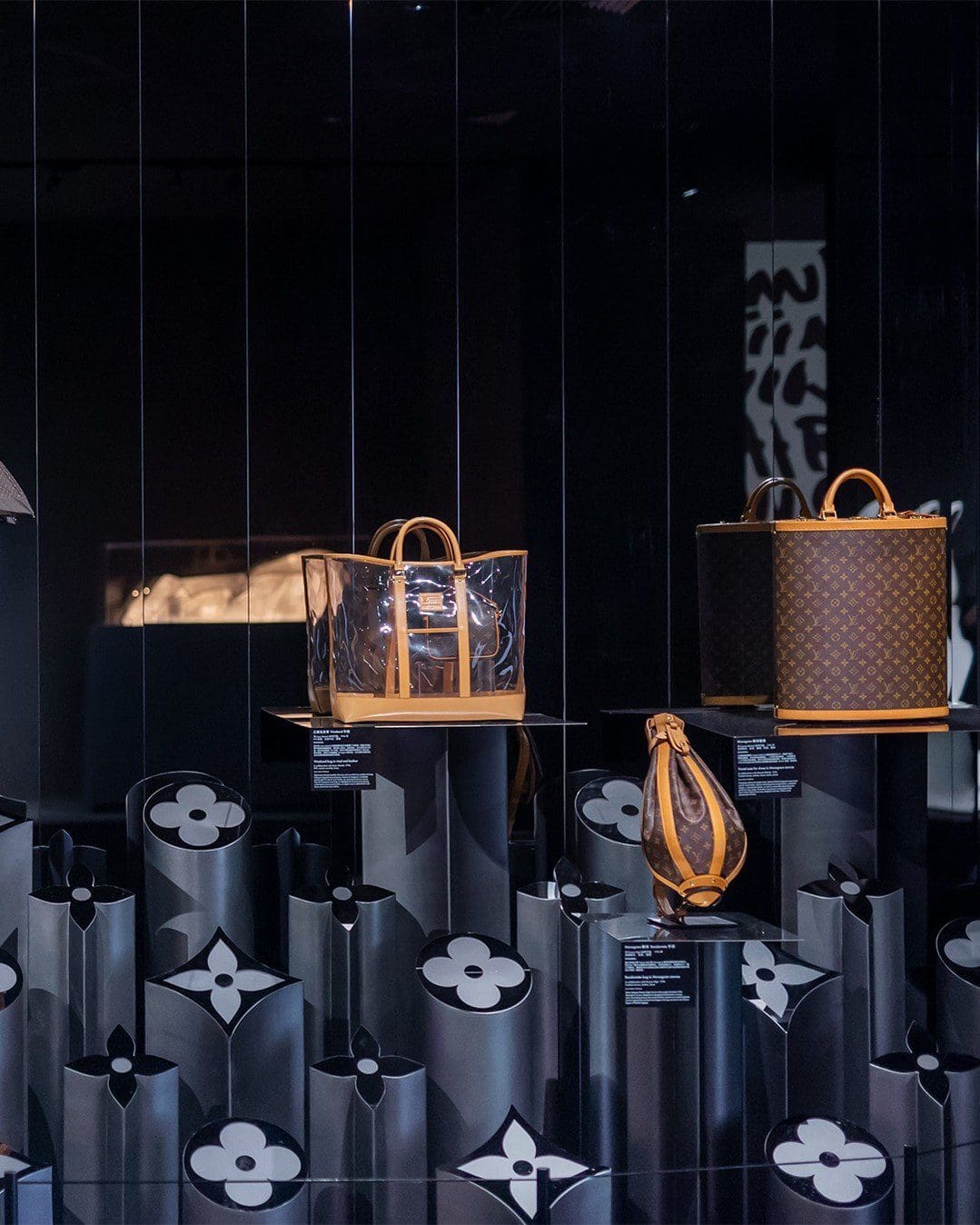 Exposición Louis Vuitton 160 en Qingdao China Runway Revistas