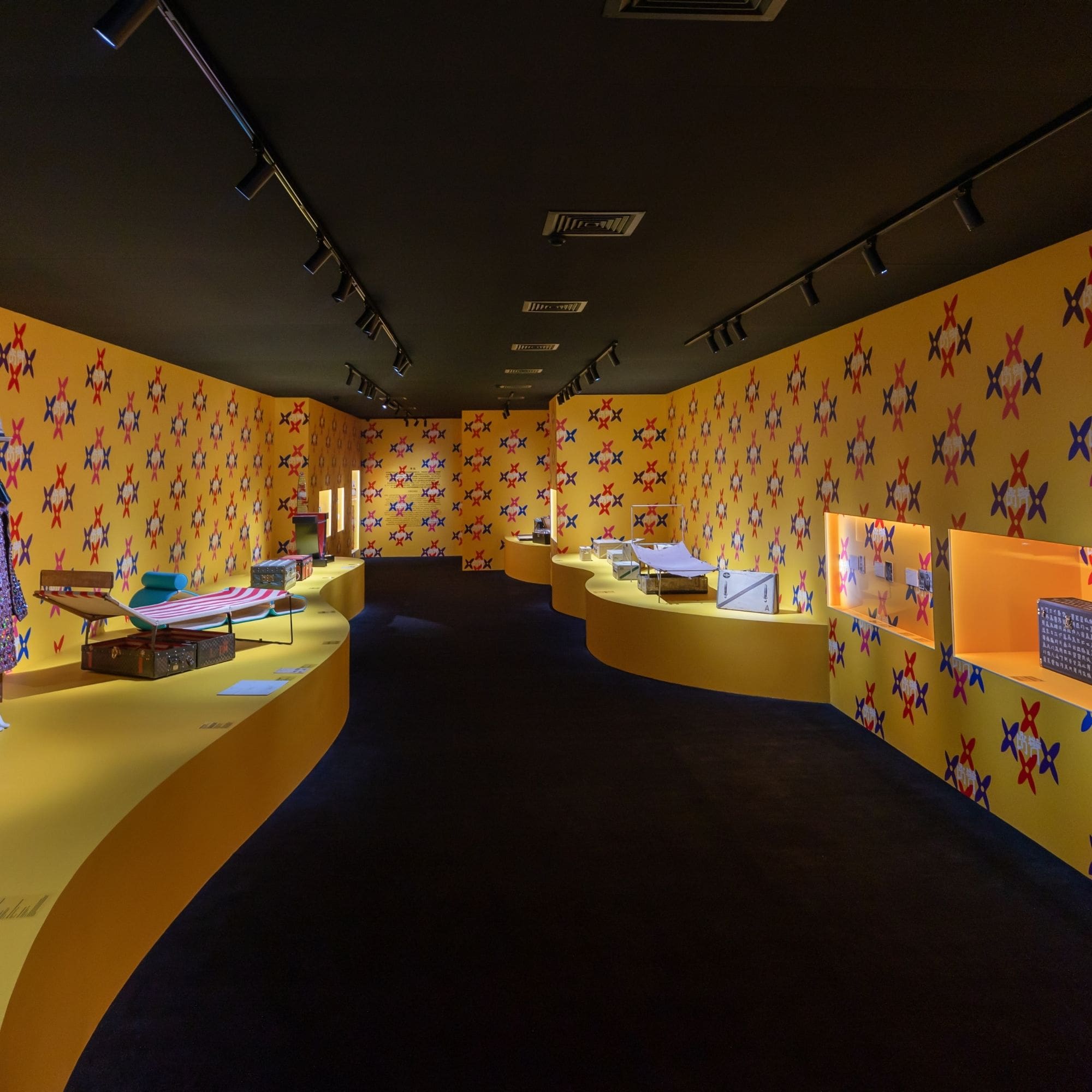 Exposición Louis Vuitton 160 en Qingdao China Runway Revistas
