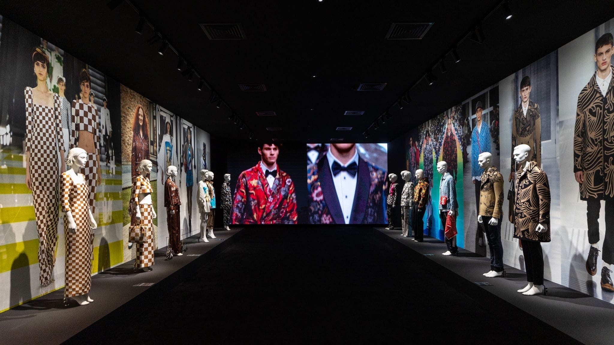 Exposición Louis Vuitton 160 en Qingdao China Runway Revistas